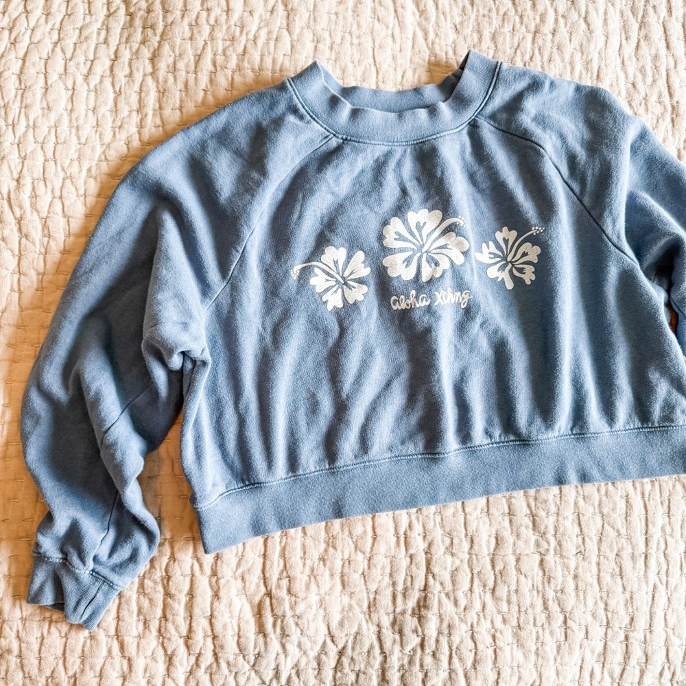 Women's Blue Aloha XCHNG Hibiscus  Cropped Sweatshirt - XS